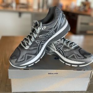 NEW ASICS Men’s gel 19 carbon/white running shoes size 9.5 (2E)